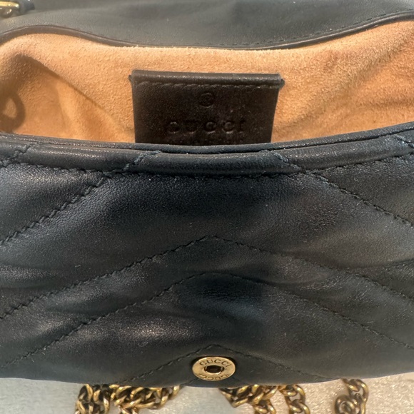 Gucci Black Quilted Crossbody Bag with Gold Chain - Picture 6 of 8